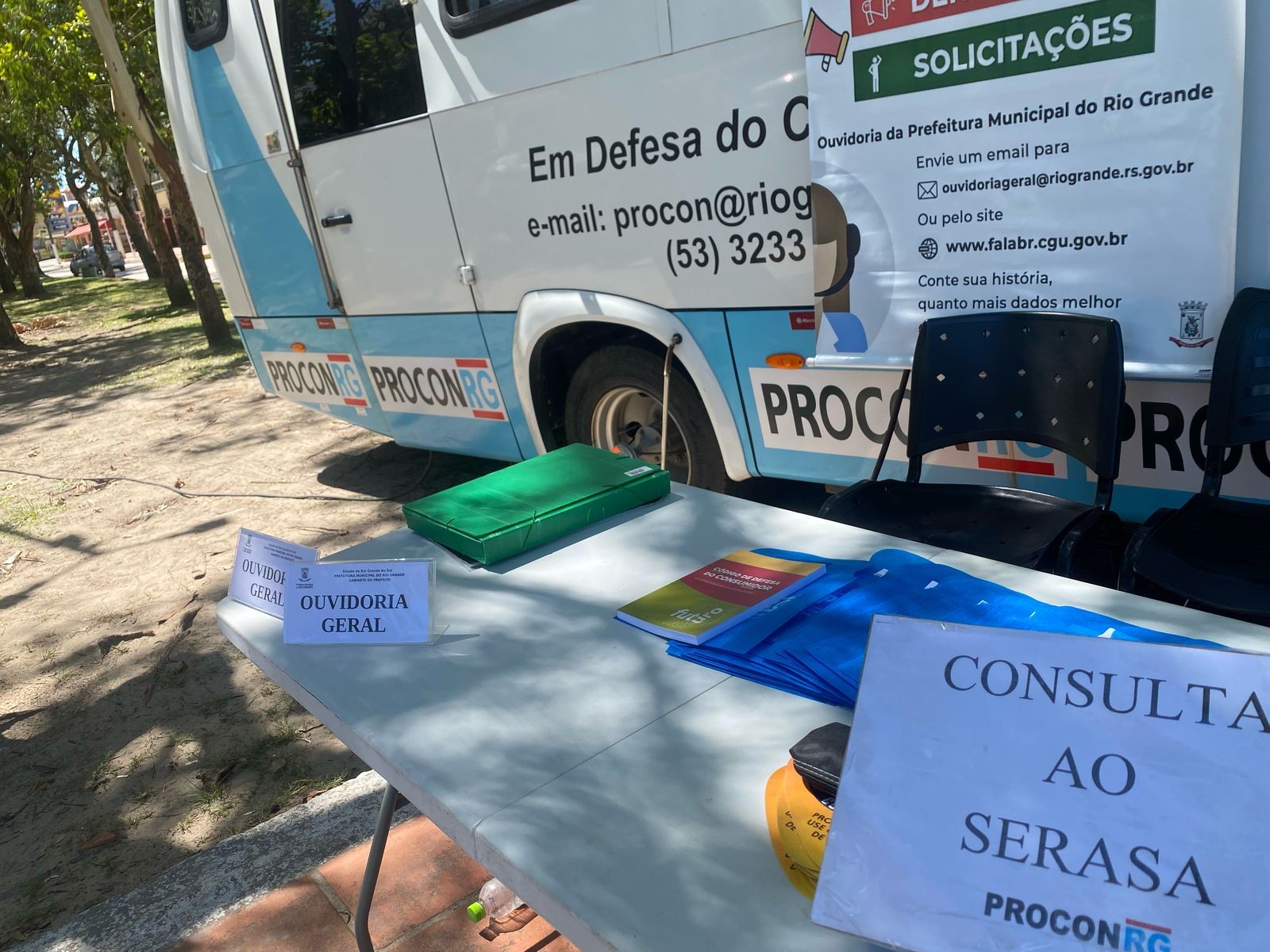 Procon realiza atendimentos na Av. Rio Grande, no Balneário Cassino nesta sexta-feira (14)
