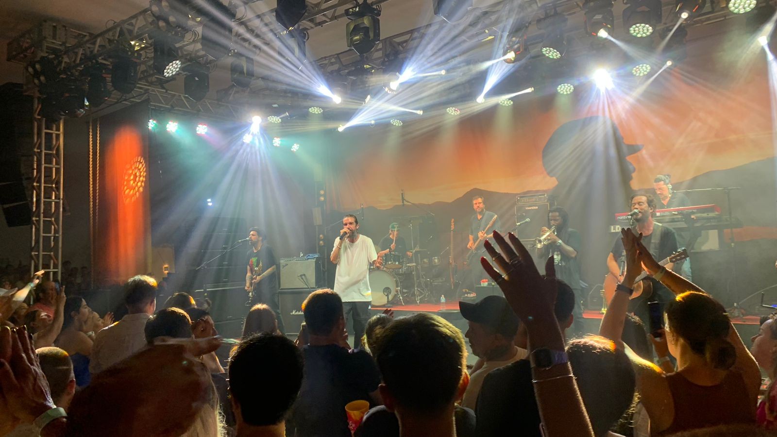 Armandinho encerra Verão Morphine com show lotado na SAC 