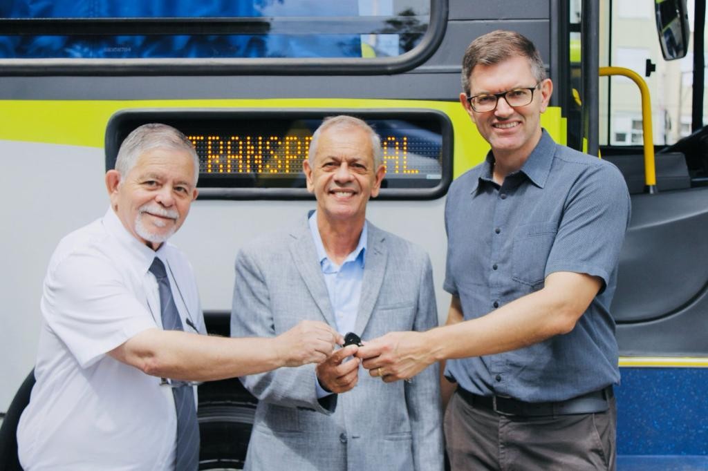 Rio Grande recebe dois novos ônibus para transporte coletivo