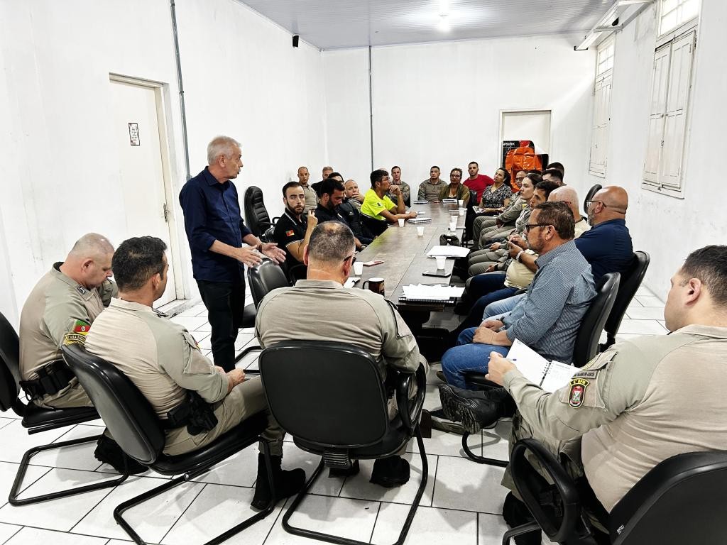 Executivo e forças policiais discutem estratégias de segurança para o Carnaval