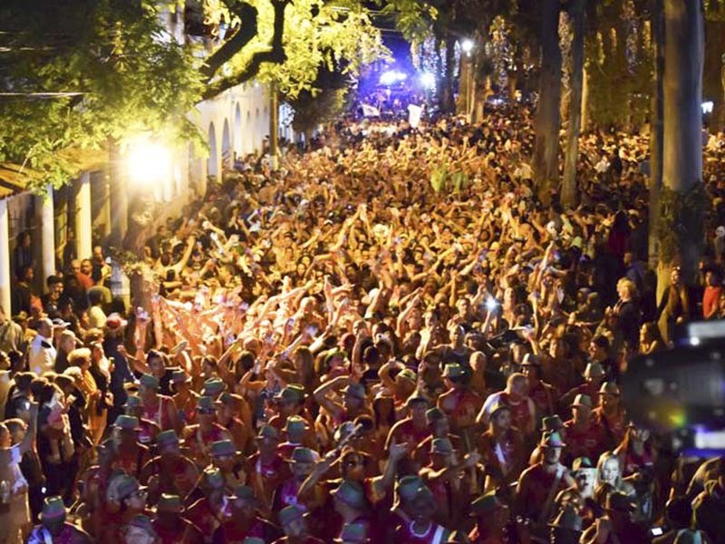 Confira a programação dos desfiles de Carnaval no Balneário Cassino nesta sexta-feira (28) 