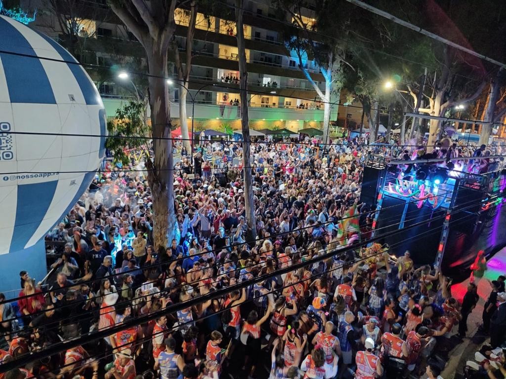 Confira a programação dos desfiles de Carnaval no Balneário Cassino neste domingo (2) 