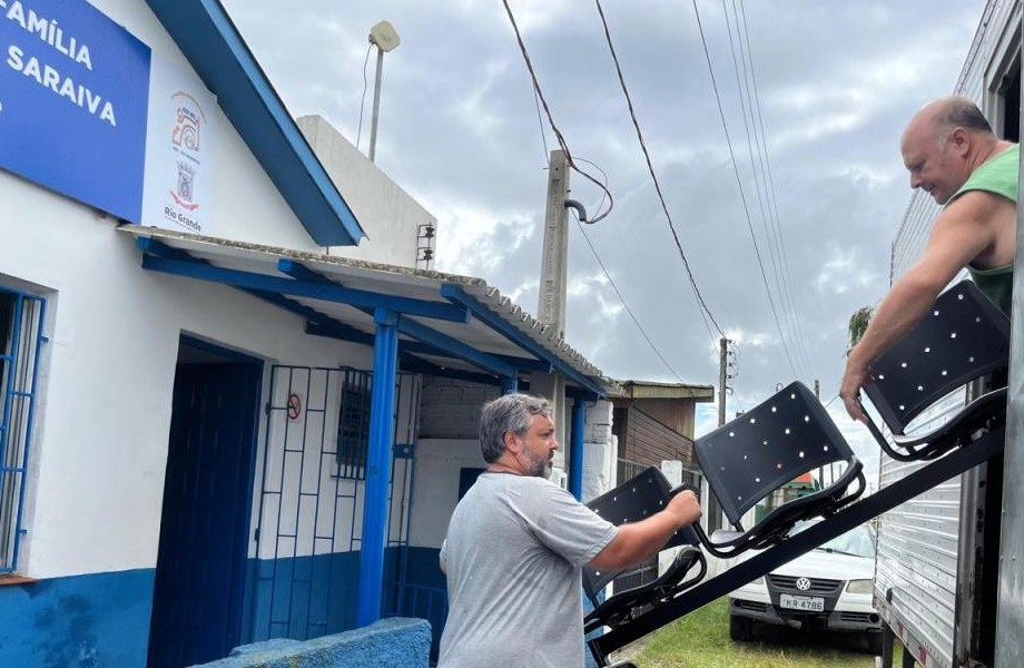 Prefeitura realiza entrega de novos mobiliários para unidades de saúde