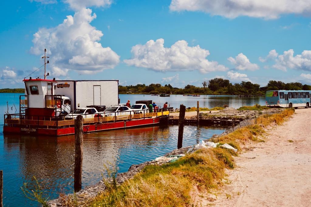 Balsa para a Ilha dos Marinheiros operou com transporte reduzido de cargas pesadas na manhã desta sexta-feira (14)