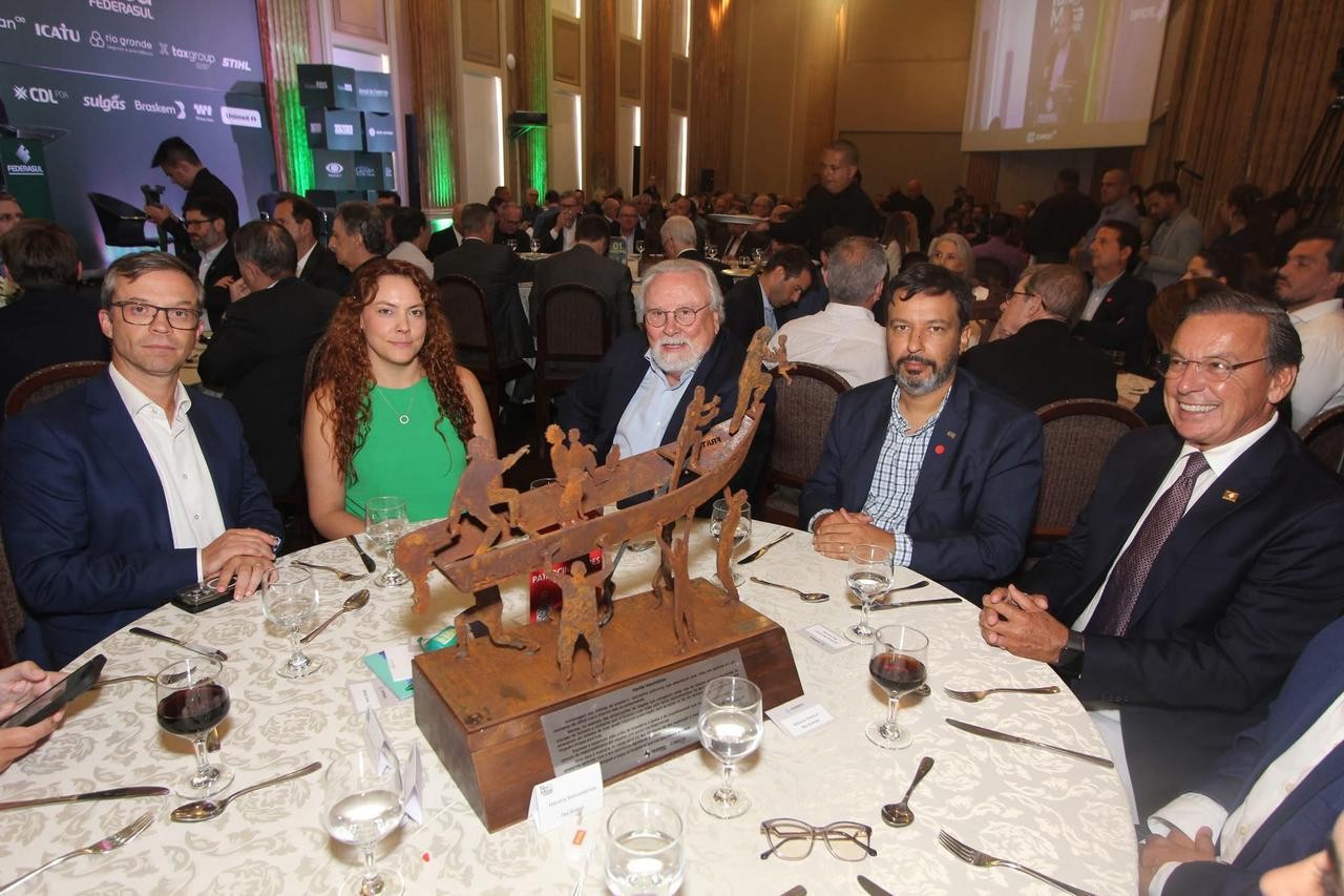 Câmara de Comércio do Rio Grande participa de encontro com o governador Eduardo Leite