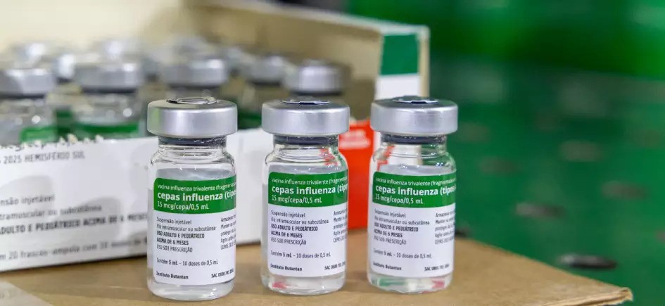 Governo do RS inicia distribuição de vacinas contra a gripe antes da campanha oficial