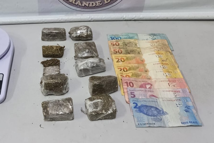 Brigada Militar efetua a prisão de dois homens por tráfico de drogas em Rio Grande
