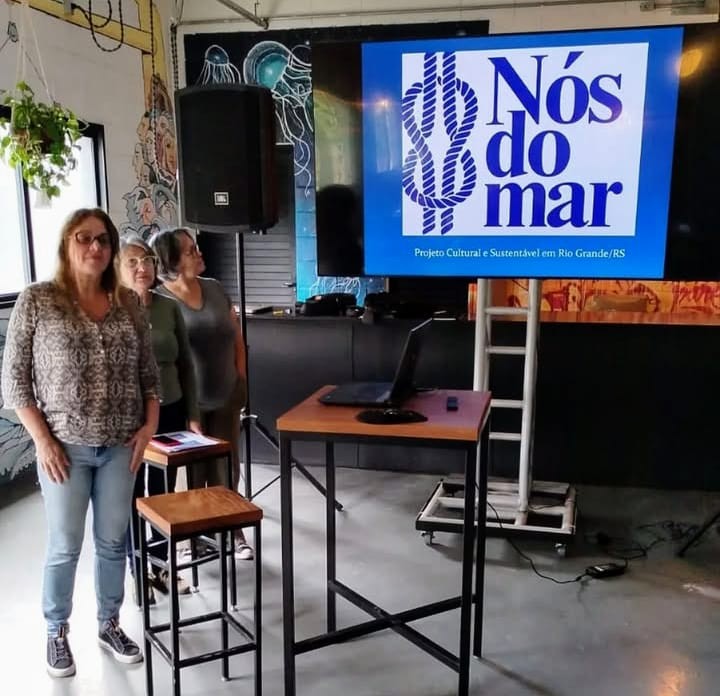 Projeto "Nós do Mar" transforma redes de pesca e uniformes em peças artesanais  