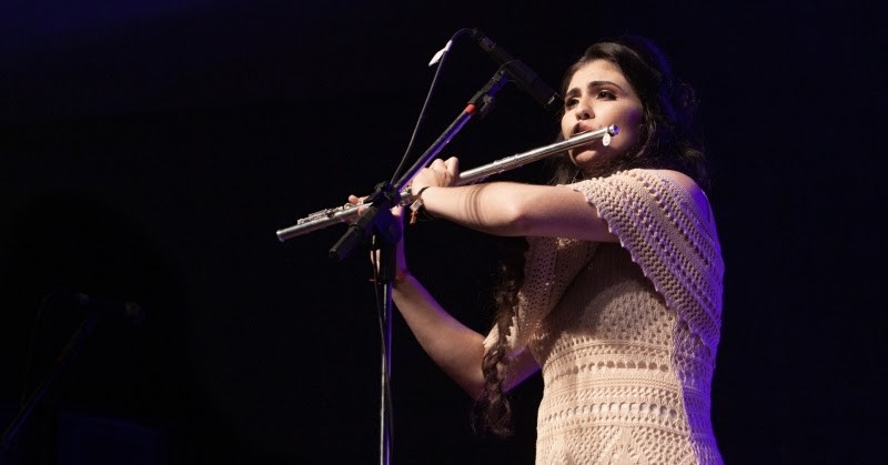 Rio-Grandina Charlise Bandeira é finalista do Prêmio Profissionais da Música em duas categorias
