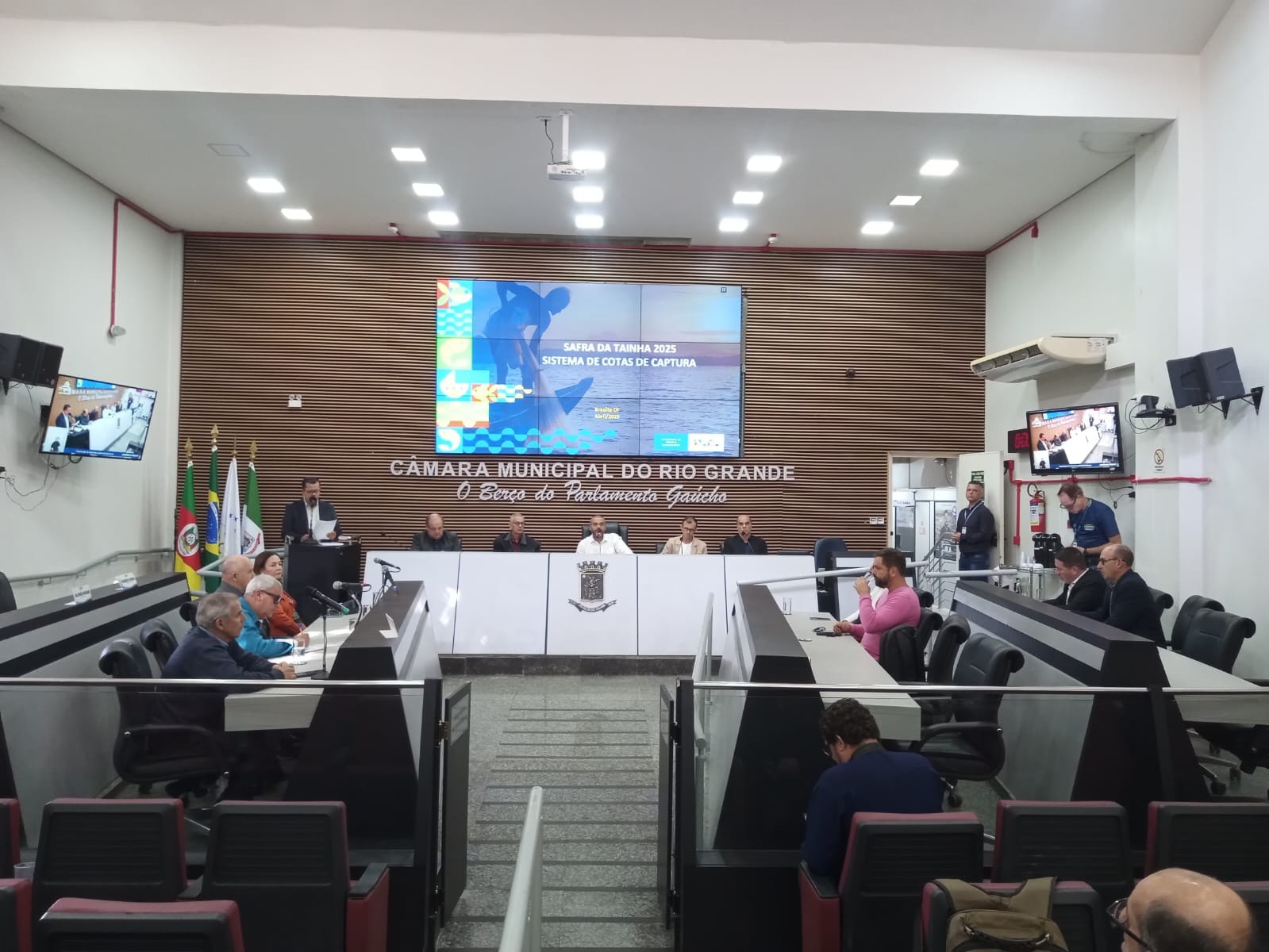 Audiência pública debate a chamada Cota da Tainha na Câmara de Vereadores de Rio Grande