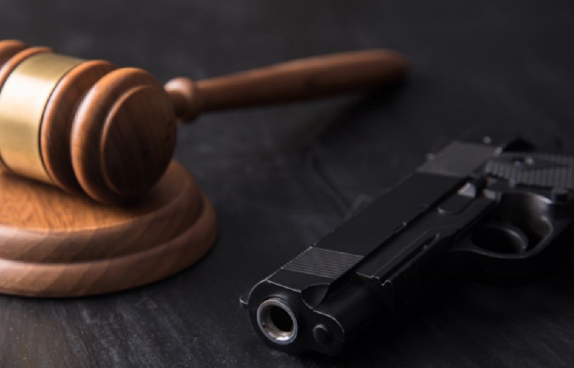 Senado avança com proposta que libera porte de arma para advogados