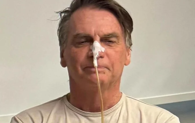 Após melhora no quadro médico, Bolsonaro deixa UTI de hospital, em Brasília
