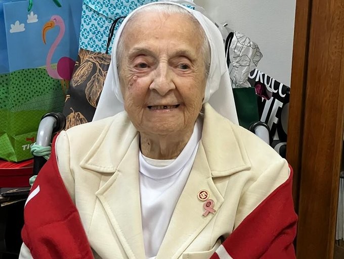 Gaúcha e considerada a mais velha do mundo, Irmã Inah Canabarro morre aos 116 anos
