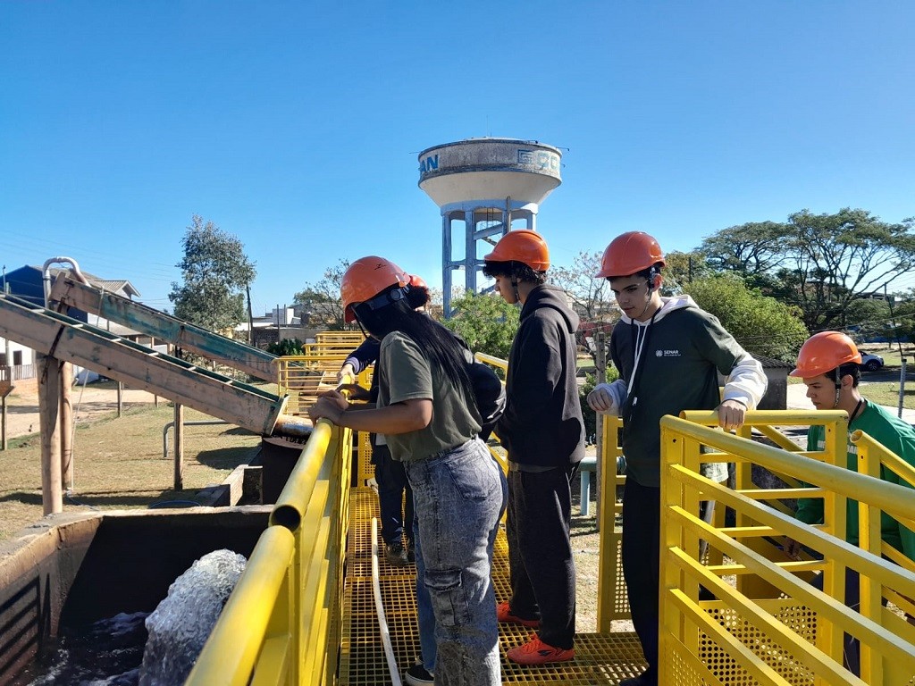 Programa Portas Abertas, da Corsan, recebe jovens aprendizes em estação de tratamento de água de São José do Norte
