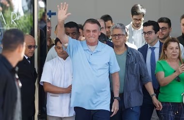 Bolsonaro recebe alta após 3 semanas internado e cirurgia no intestino