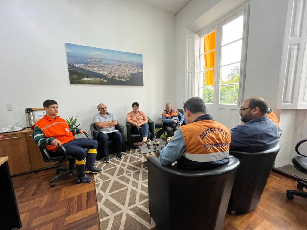 Executivo de Rio Grande recebe coordenadores da Defesa Civil Regional Sul