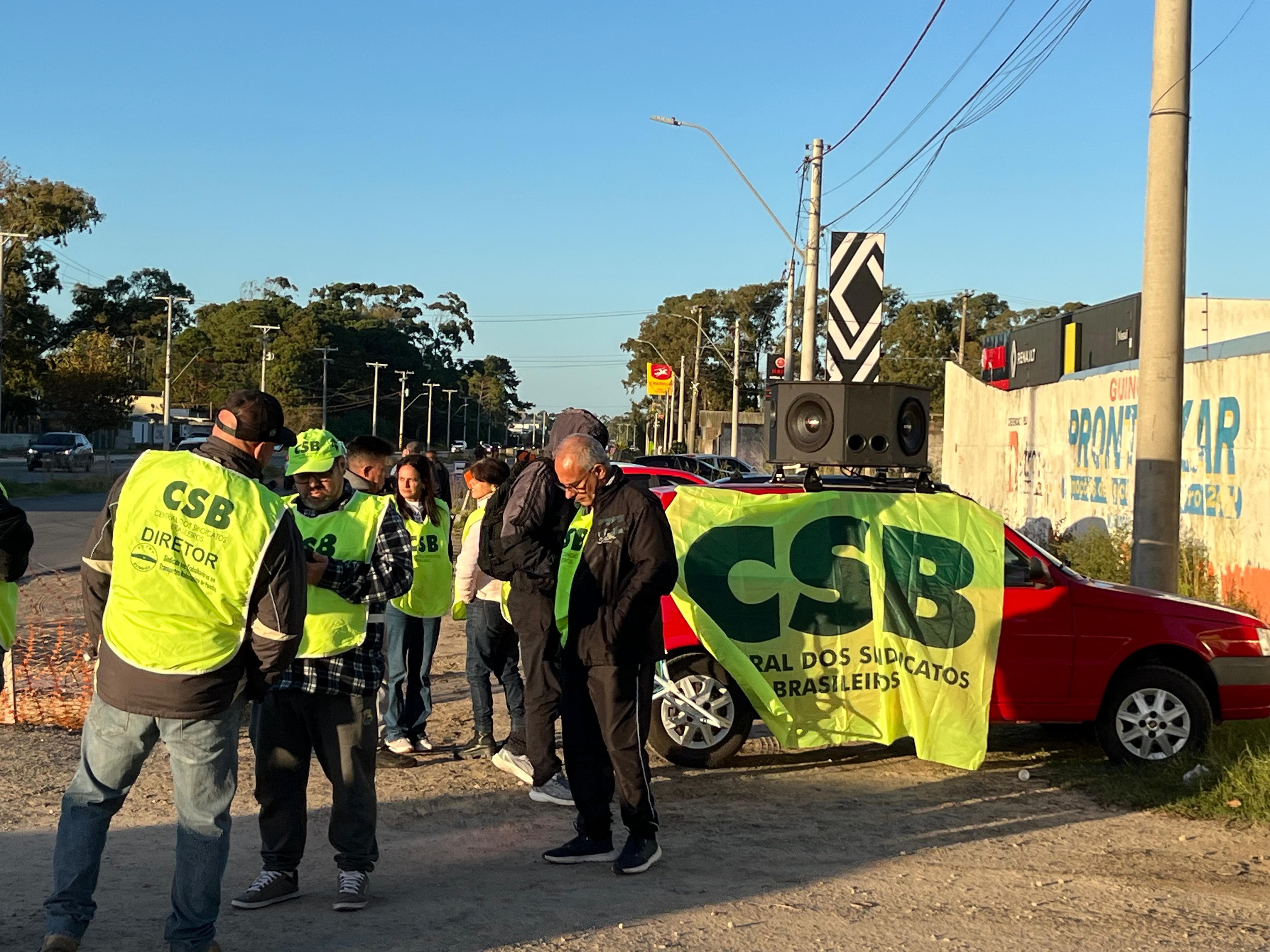 Greve paralisa transporte coletivo em Rio Grande e afeta rotina da população