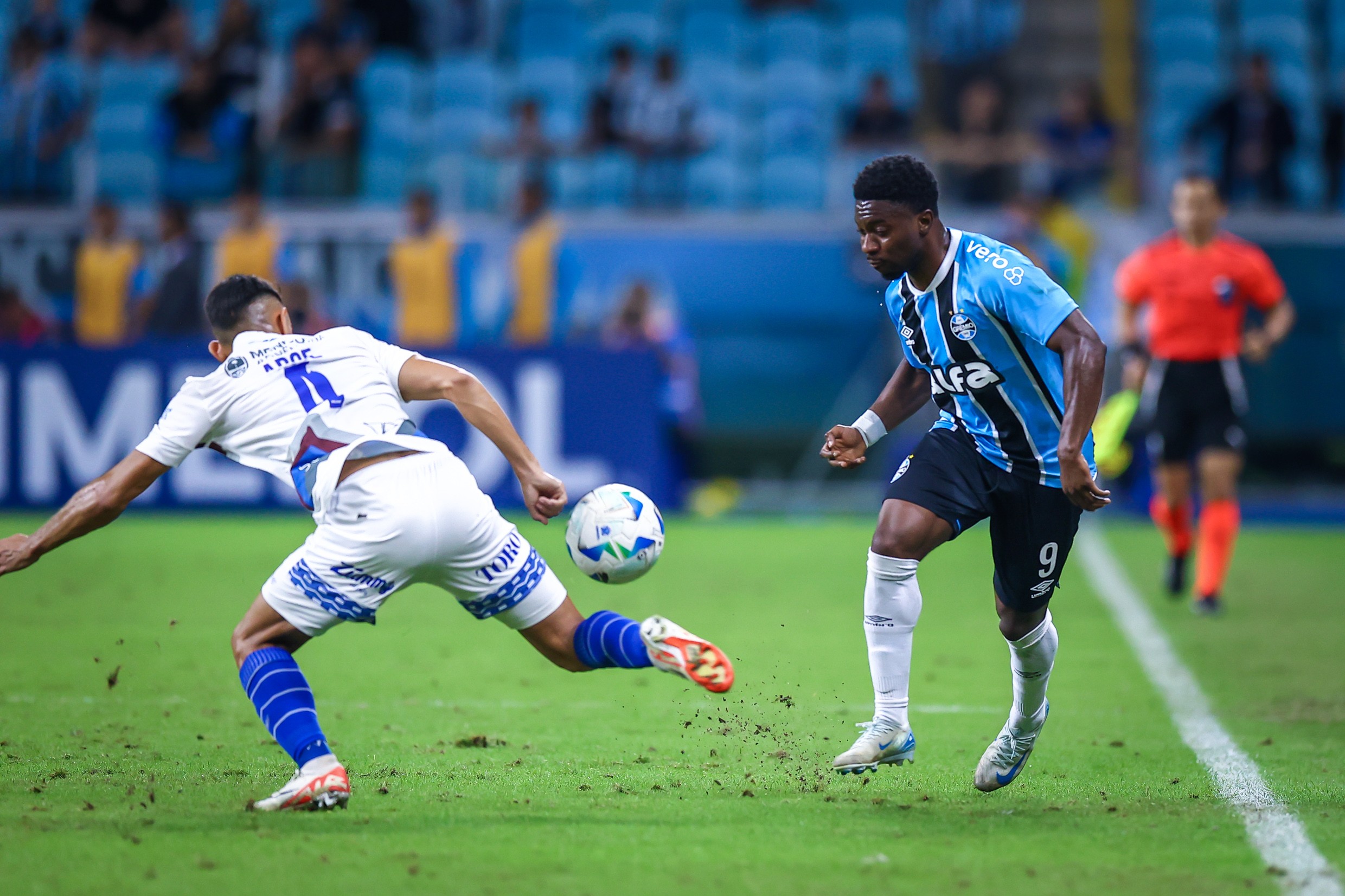 Grêmio vacila de novo, empata com Godoy Cruz e se complica na Sul-Americana