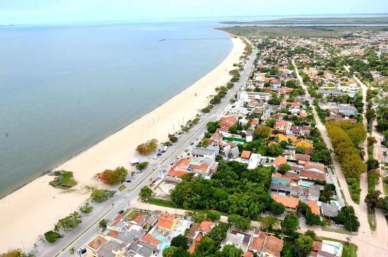 Prefeitura de Pelotas promove mutirão de limpeza e drenagem no Laranjal