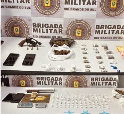 Brigada Militar realiza prisões e apreensões por porte ilegal de arma de fogo e tráfico de entorpecentes, em Rio Grande 