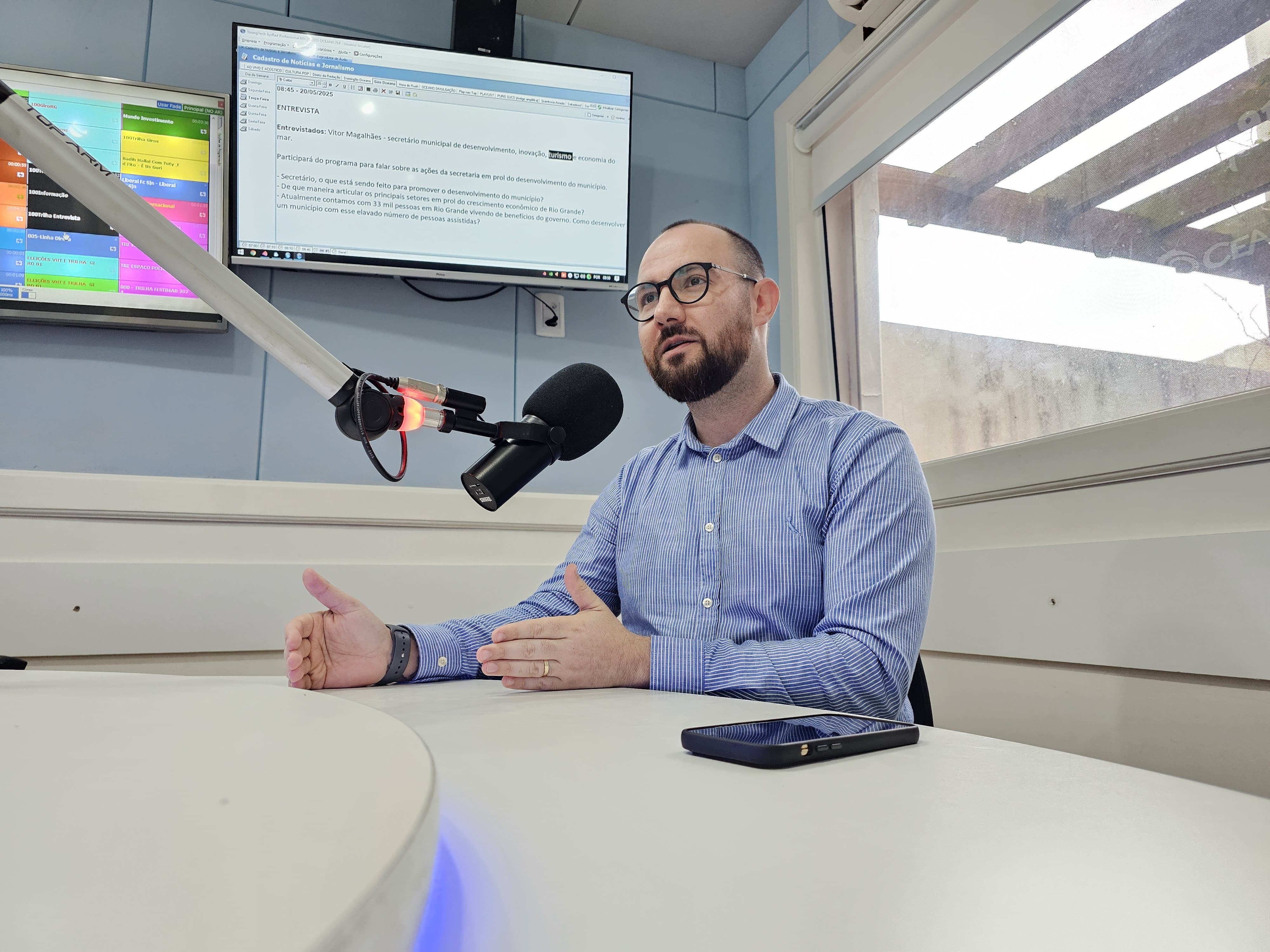 Secretário Vitor Magalhães fala sobre estratégias para o desenvolvimento econômico de Rio Grande em entrevista ao Giro Oceano