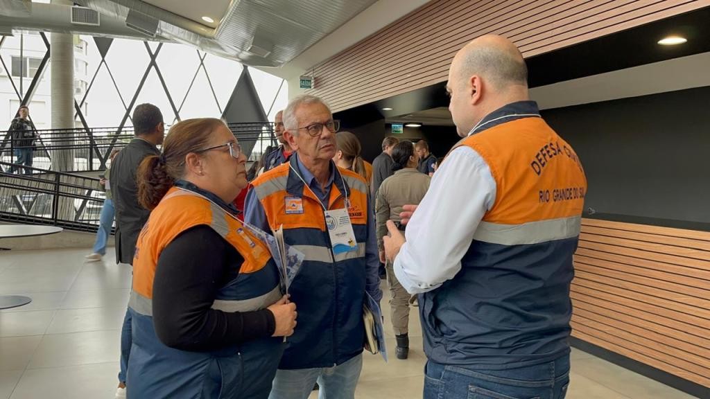 Prefeito em exercício participa de eventos sobre gestão de riscos e mudanças climáticas em Pelotas