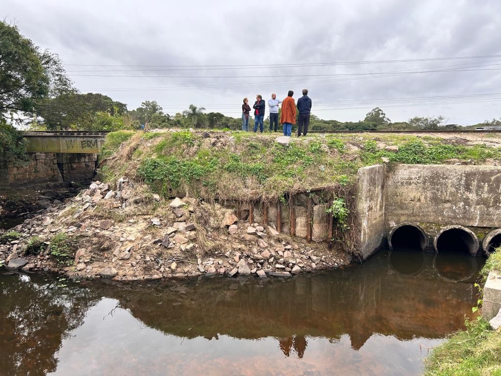 Prefeita Darlene Pereira inspeciona obras de infraestrutura no interior do município