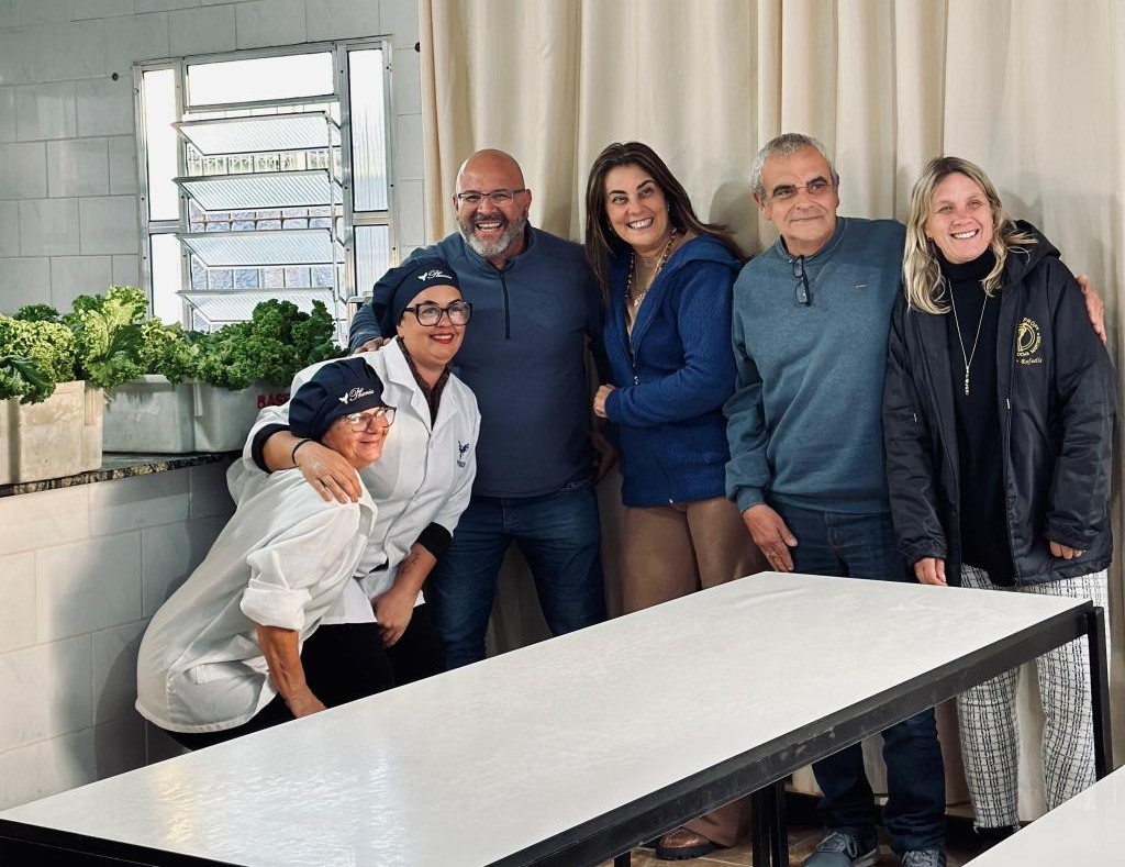 Secretaria do Cassino realiza mais uma entrega de hortaliças a escolas do município