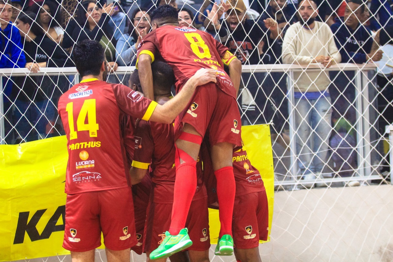 Riograndense vence fora de casa e segue invicto na Série Ouro de Futsal