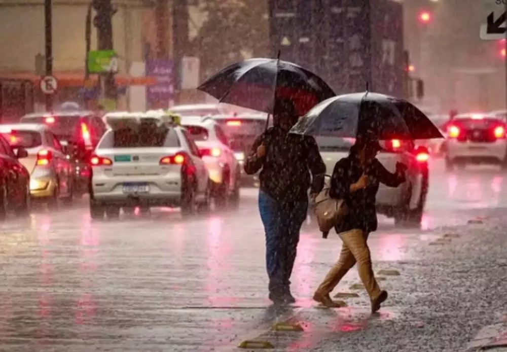 Frente fria intensa trará chuva forte e risco de temporais ao Rio Grande do Sul