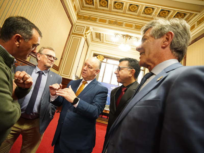 Prefeito de Pelotas cumpre agenda em Montevidéu para fortalecer integração binacional