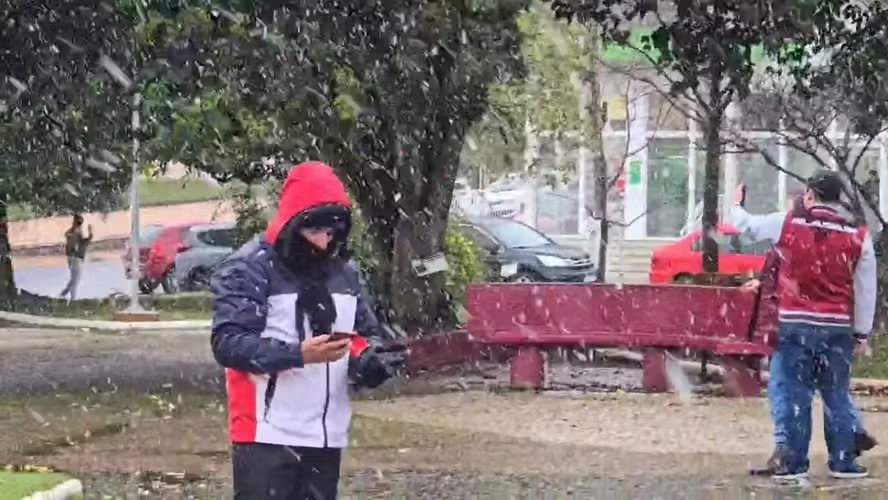 Frente fria resulta em queda de neve na Região Sul 