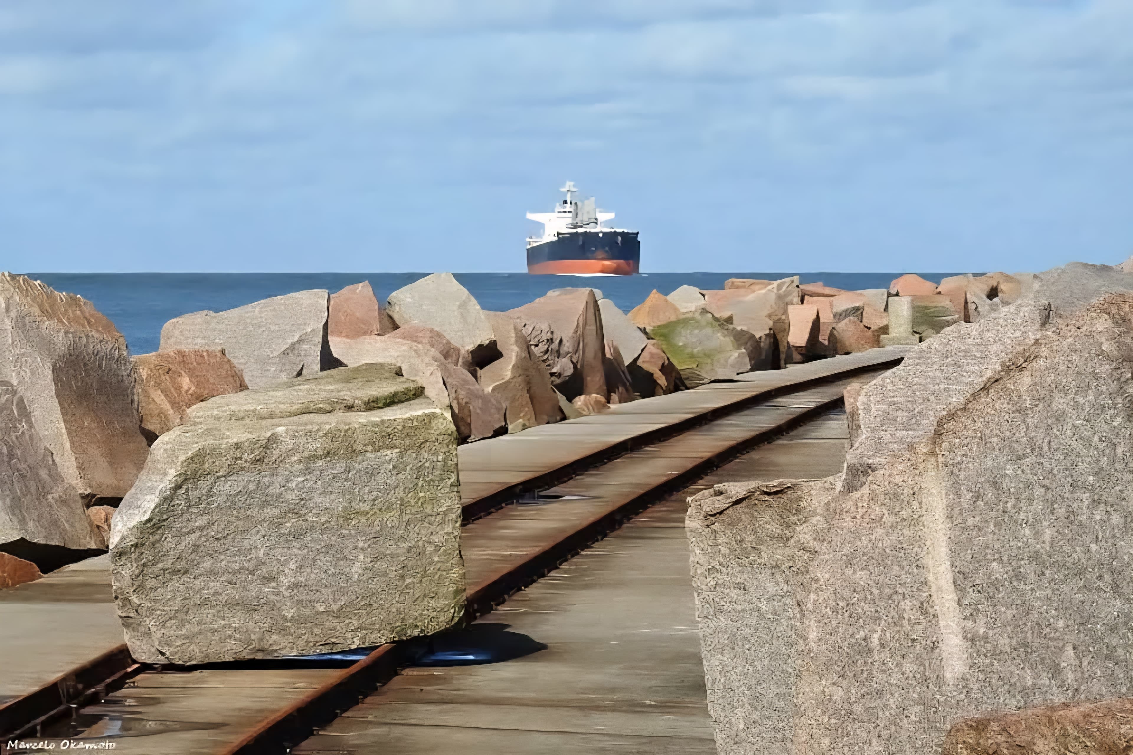Ventos intensos da última semana deslocam pedras e afetam estrutura dos Molhes da Barra em Rio Grande