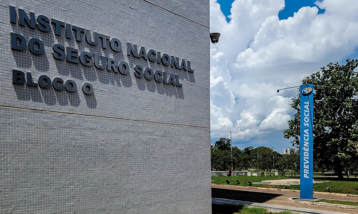 Servidores do Inss entram em greve por tempo indeterminado