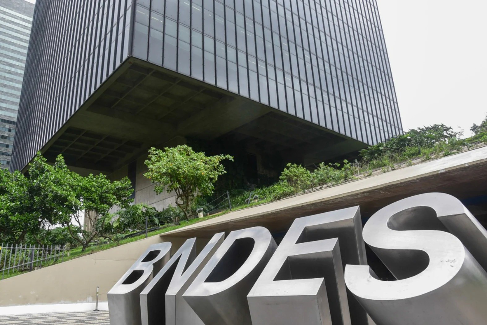 BNDES divulga edital de concurso com salário inicial de mais de R$ 20 mil