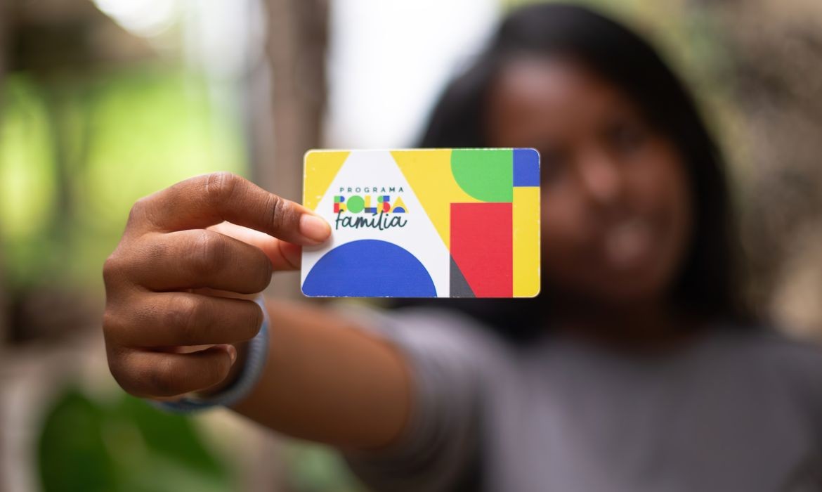 Bolsa Família paga nesta quarta-feira (24) beneficiários com NIS final 5