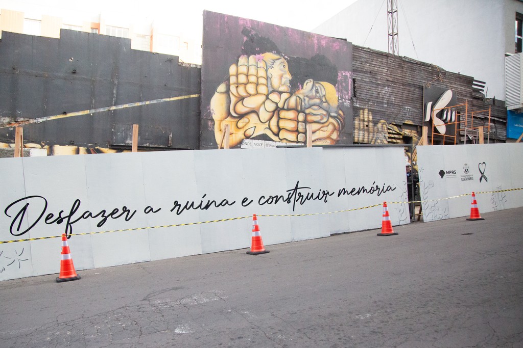 Obra do memorial da Boate Kiss teve início nesta segunda-feira (29)