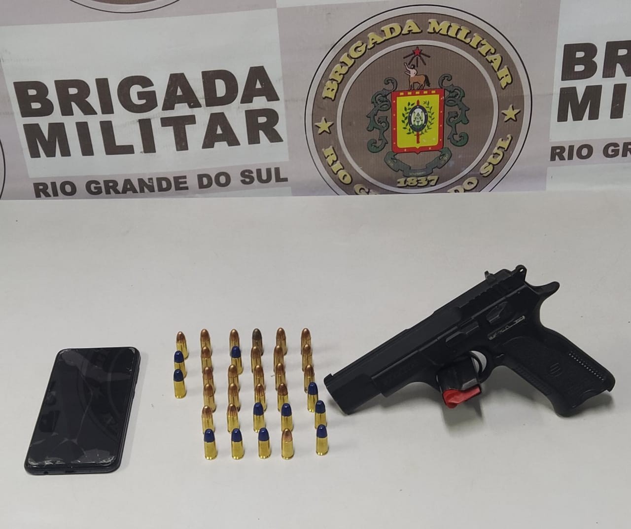 Homem é preso por porte ilegal de arma de fogo em Rio Grande