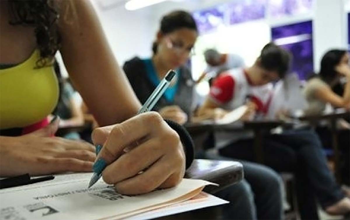 Provas do "Enem dos concursos" são aplicadas neste domingo (18)