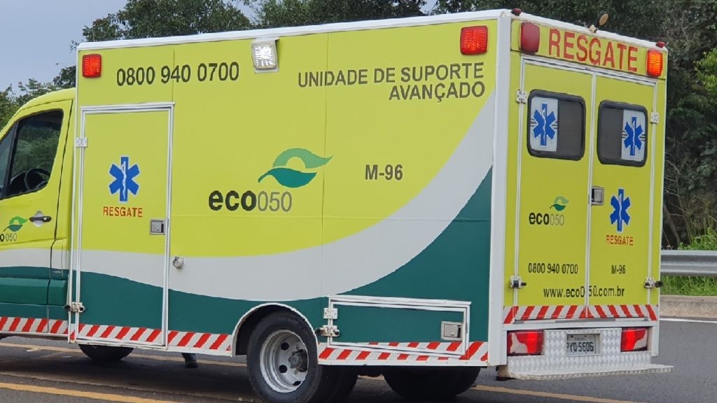 Motociclista fica gravemente ferida após acidente com caminhão na BR-116, em Pelotas