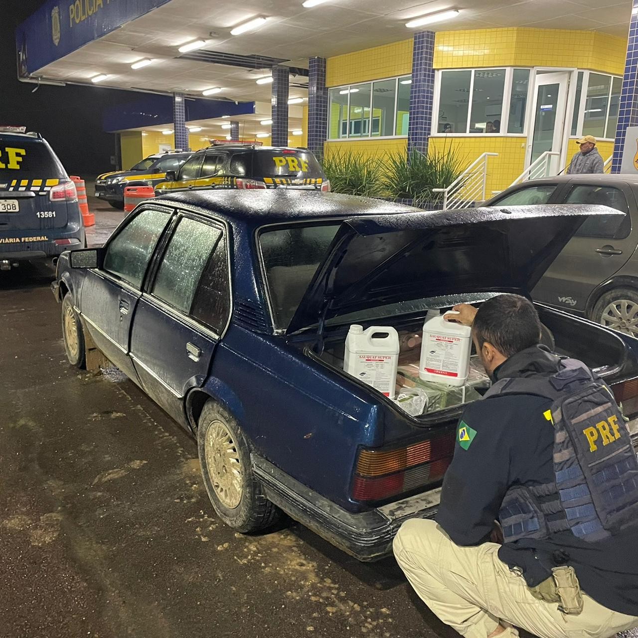 PRF prende contrabandista com carro carregado de agrotóxicos em Pelotas 