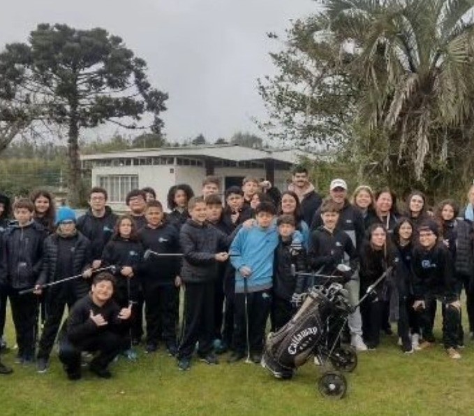 Country Club de Rio Grande recebe alunos para clínicas de golf