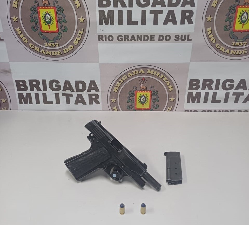 Brigada Militar prende homem por porte ilegal de arma de fogo em Rio Grande