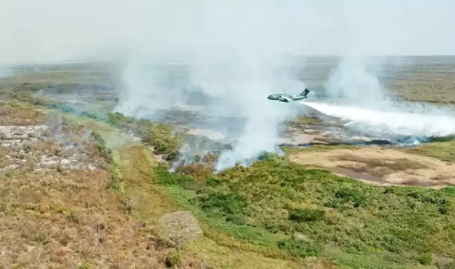 RS envia bombeiros para ajudar a combater incêndios no centro do país