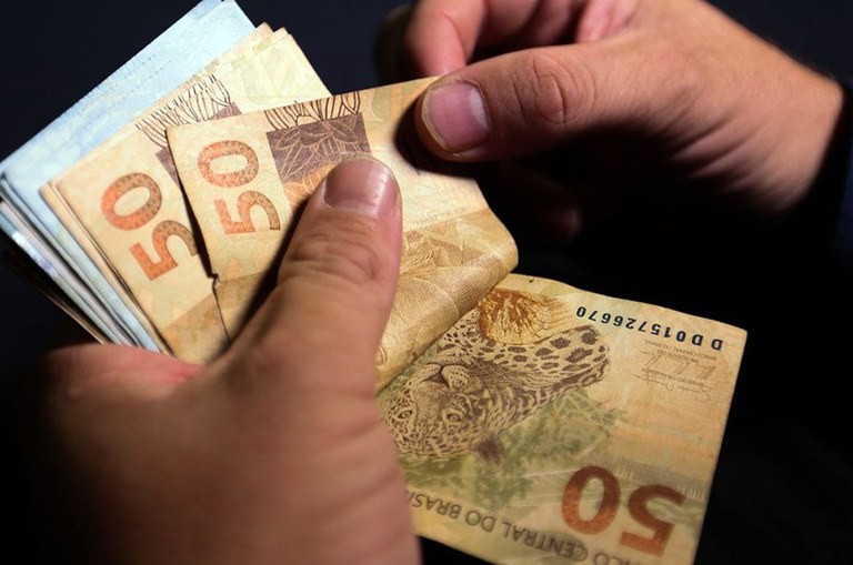Governo Federal prevê salário mínimo de R$ 1.509 no orçamento para 2025 