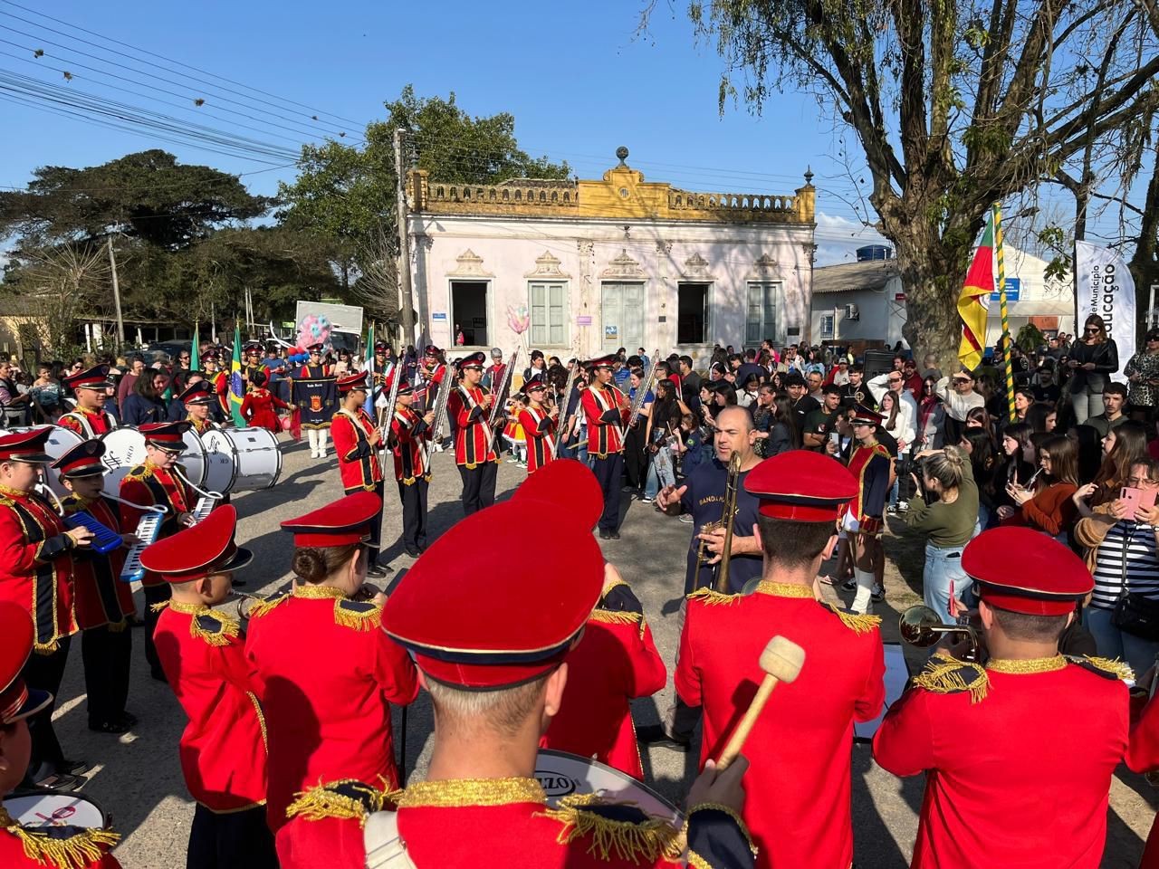 FOTOS: Confira como foi o Desfile Escolar no Povo Novo, em Rio Grande