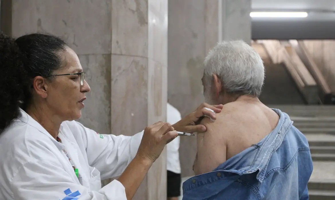 Fiocruz alerta para aumento de casos de covid-19 no Brasil