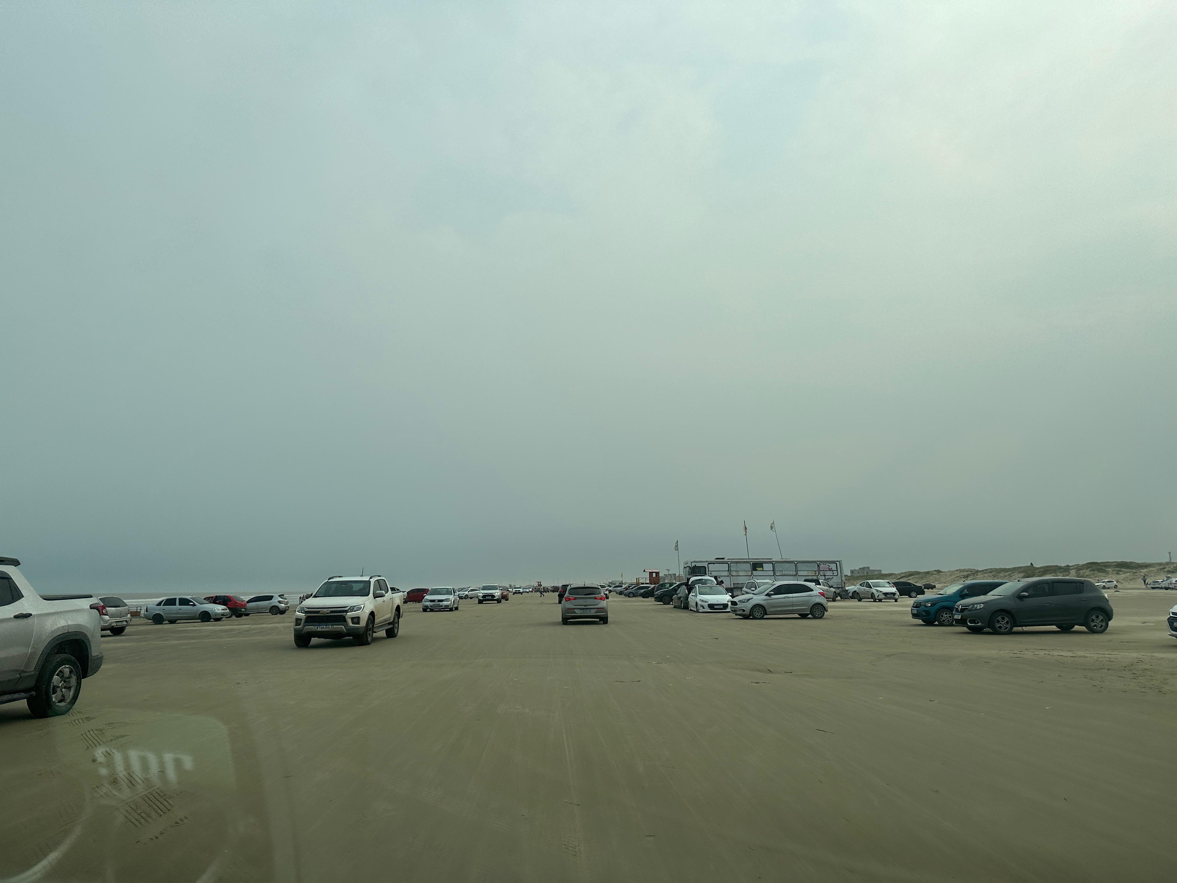 Primeiro dia da primavera registra grande movimentação na Praia do Cassino, em Rio Grande
