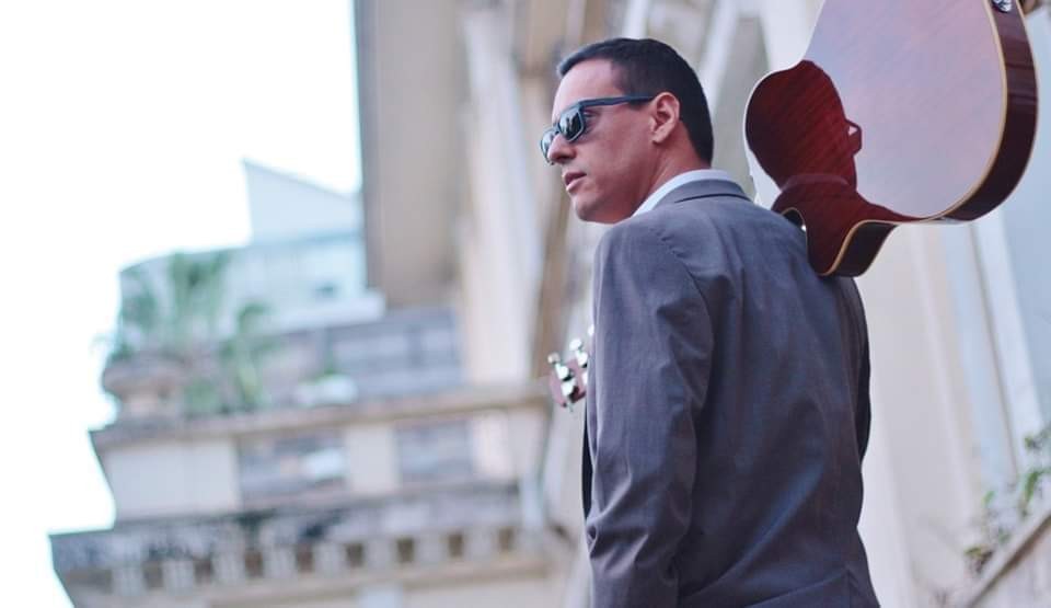 Teatro Municipal recebe o show Clássicos e Hits, do músico Wagner Torre