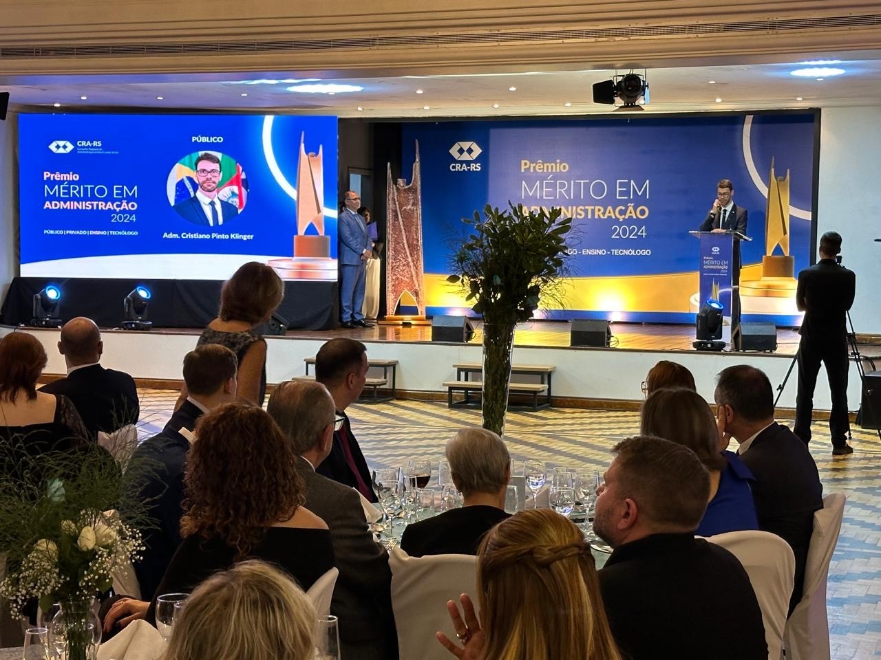 Presidente da PortosRS recebe o Prêmio Mérito em Administração 2024 na categoria Setor Público